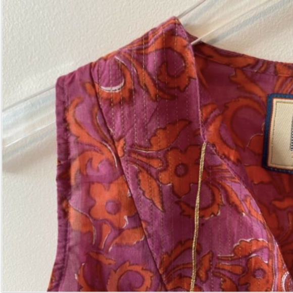 Elegant Sleeveless Blouse in Red and Orange - Picture 6 of 8